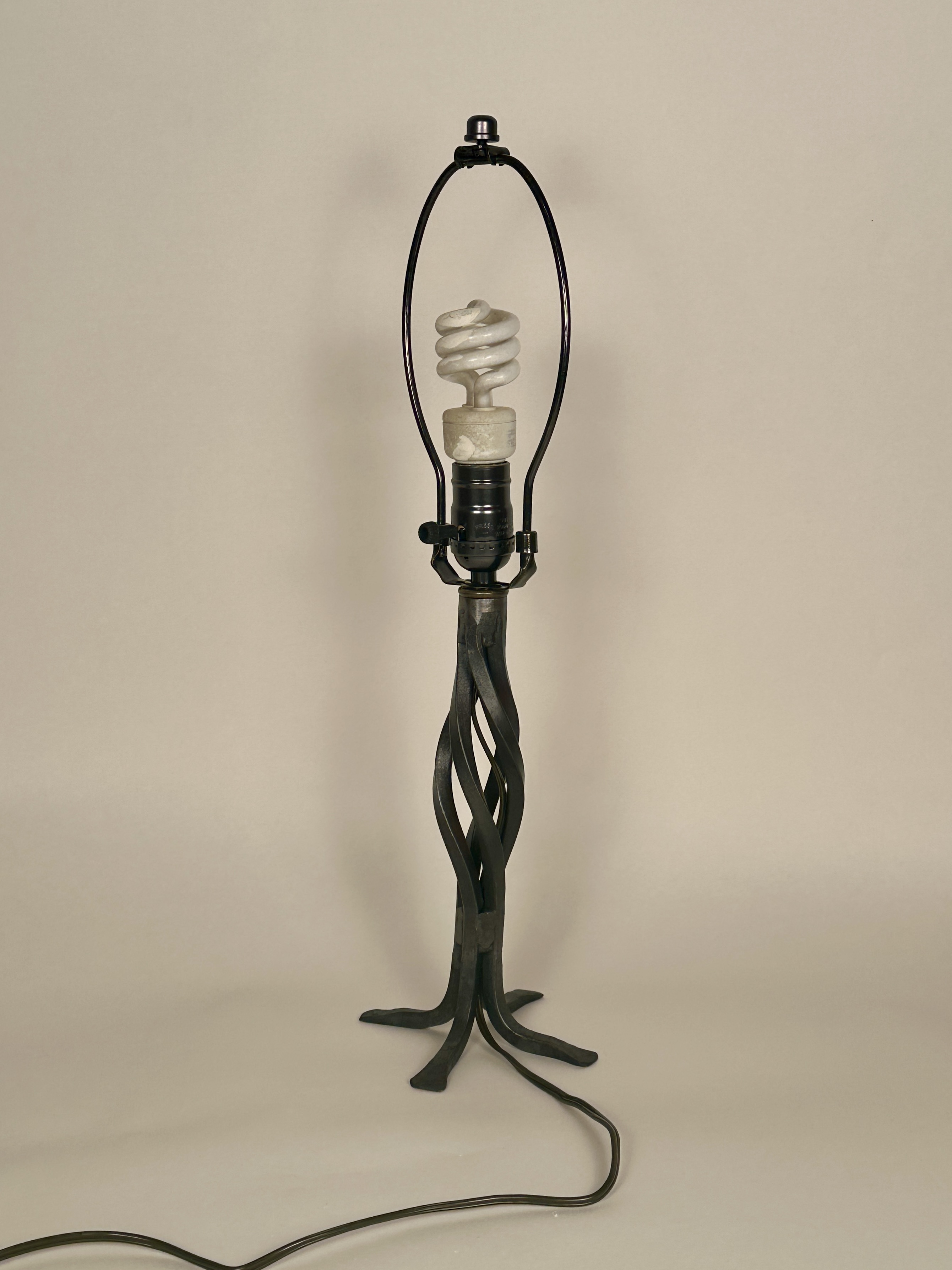 Twisted lamp stand